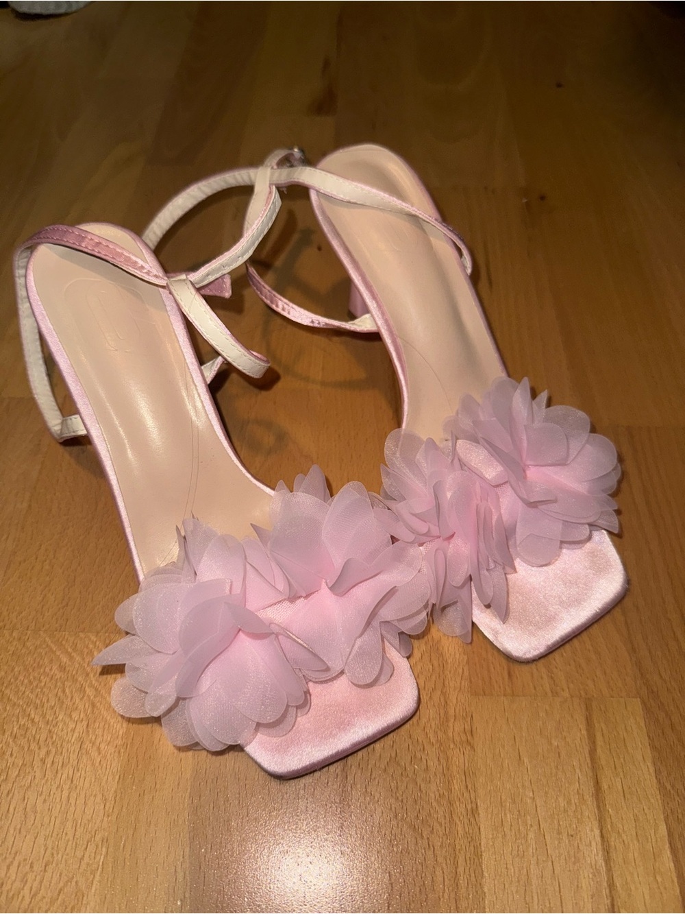 SHEIN Light Pink Floral Appliqué Strappy Heels